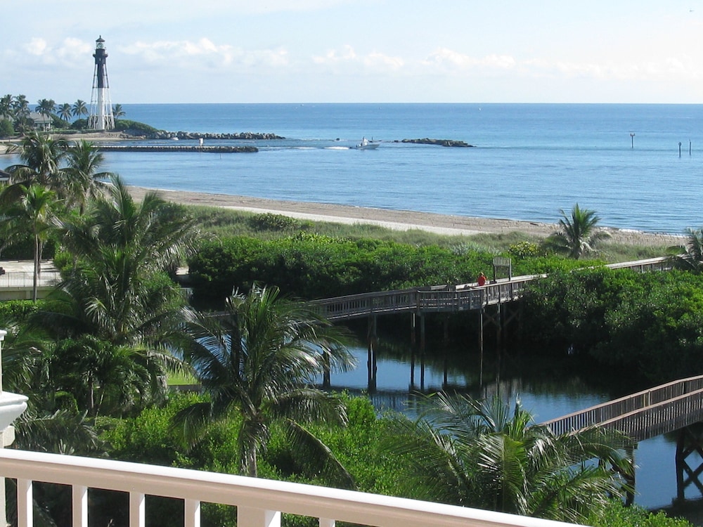 Canada House Pompano Beach 20/25