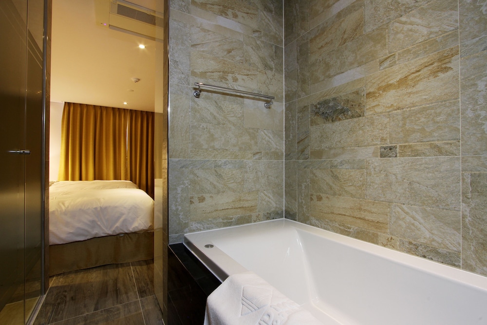 Royal Prime Hotel 45/50