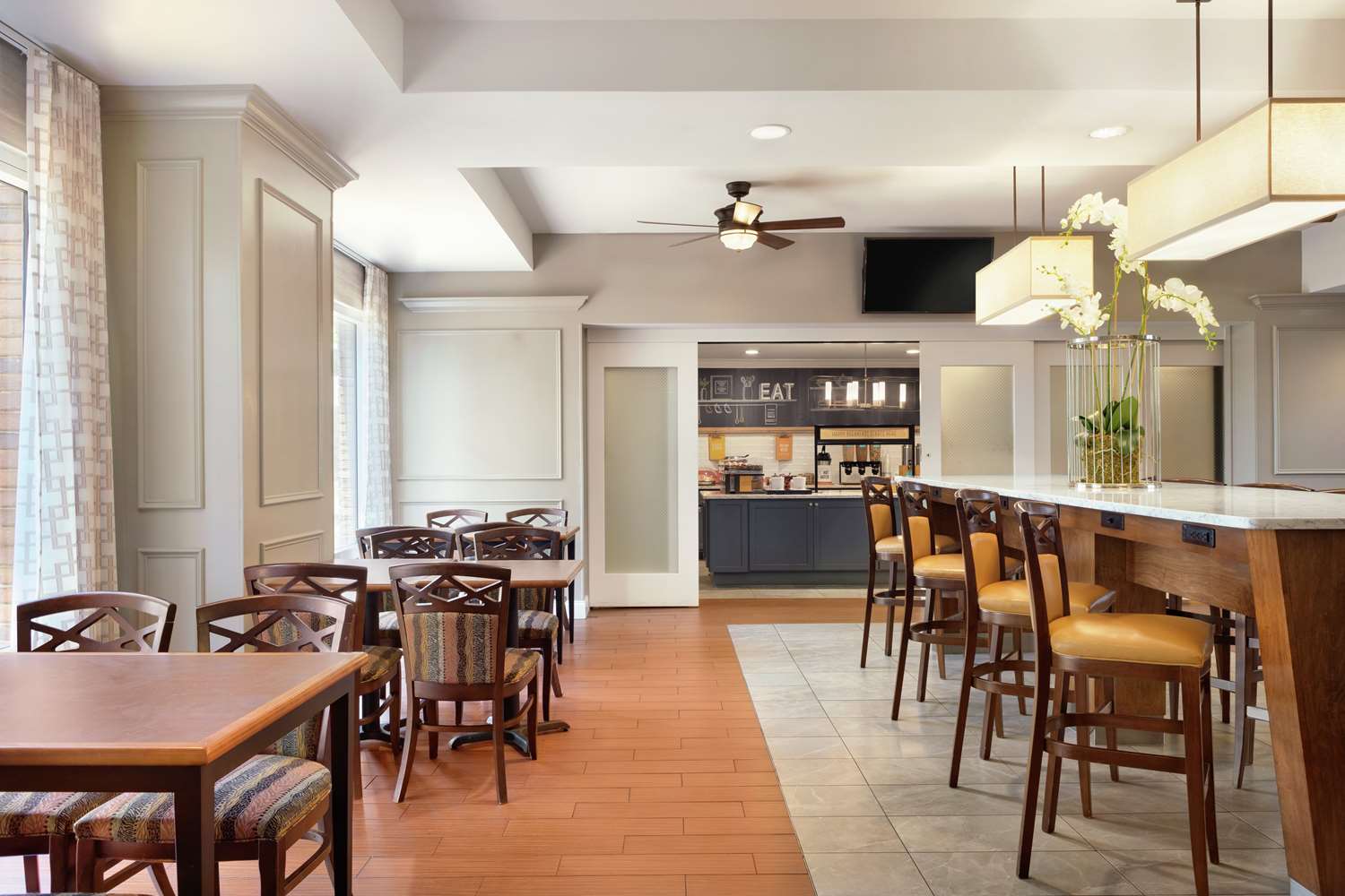 restaurant cafeteria