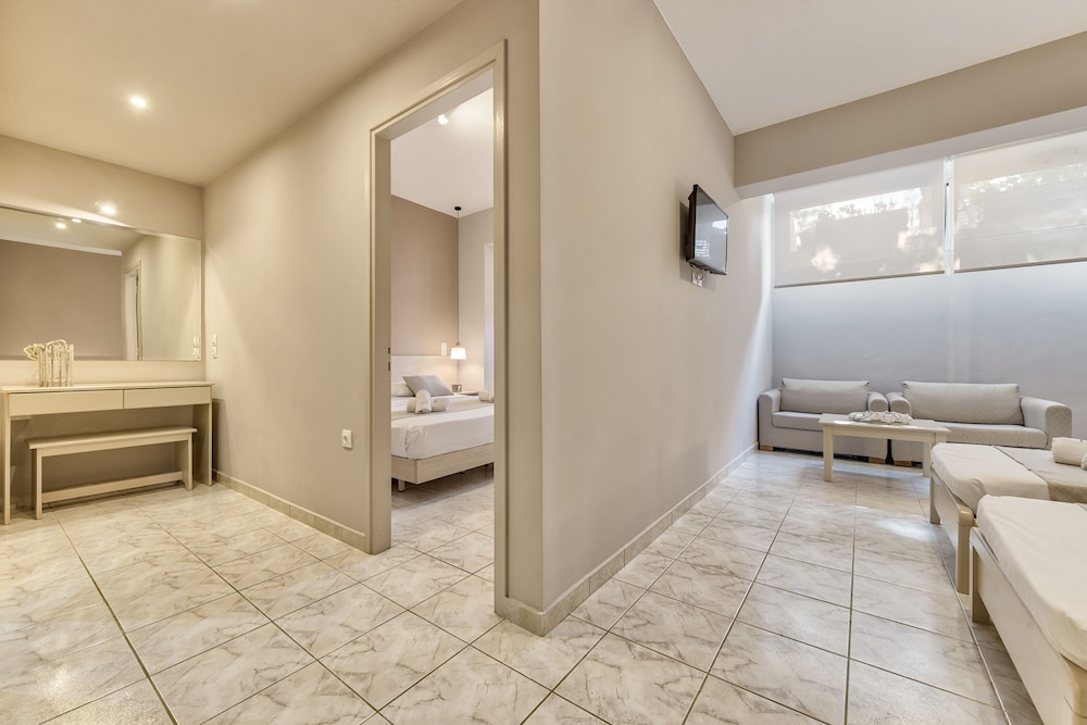 Contessa Hotel 64/105