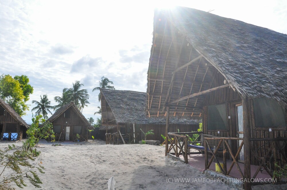 Jambo Beach Bungalows - Hostel 33/50