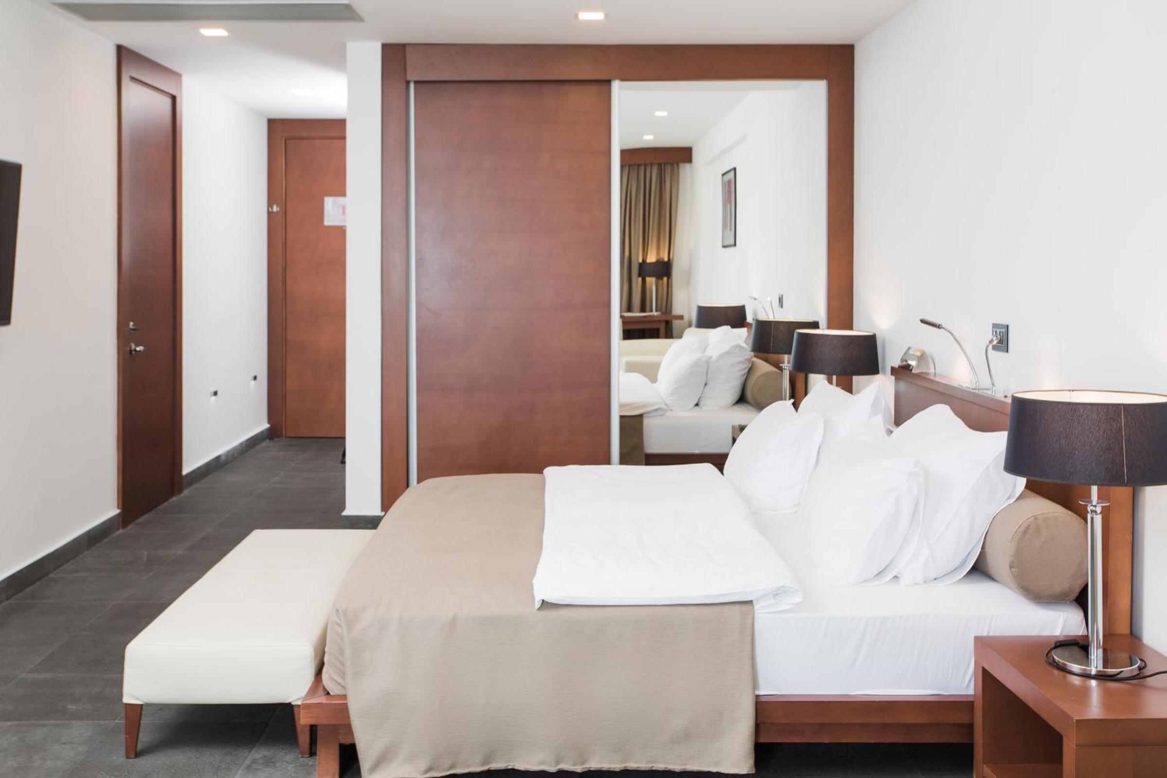 جناح تنفيذي بإطلالة على البحر، Avala Resort and Villas 5/10