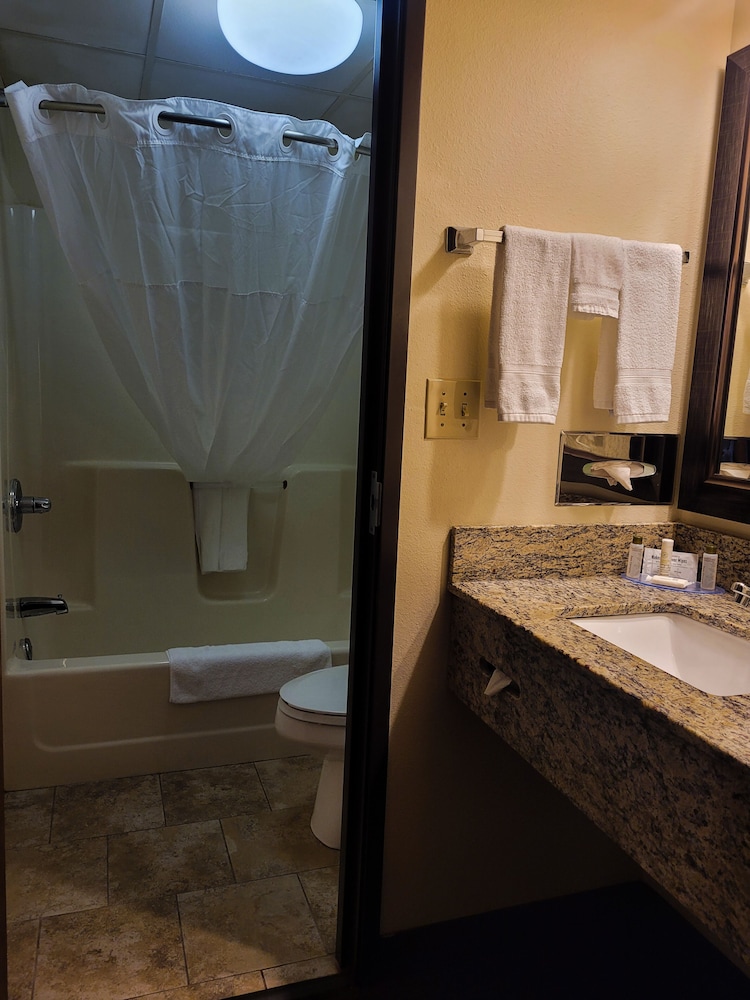 AmericInn by Wyndham Spencer 14/36