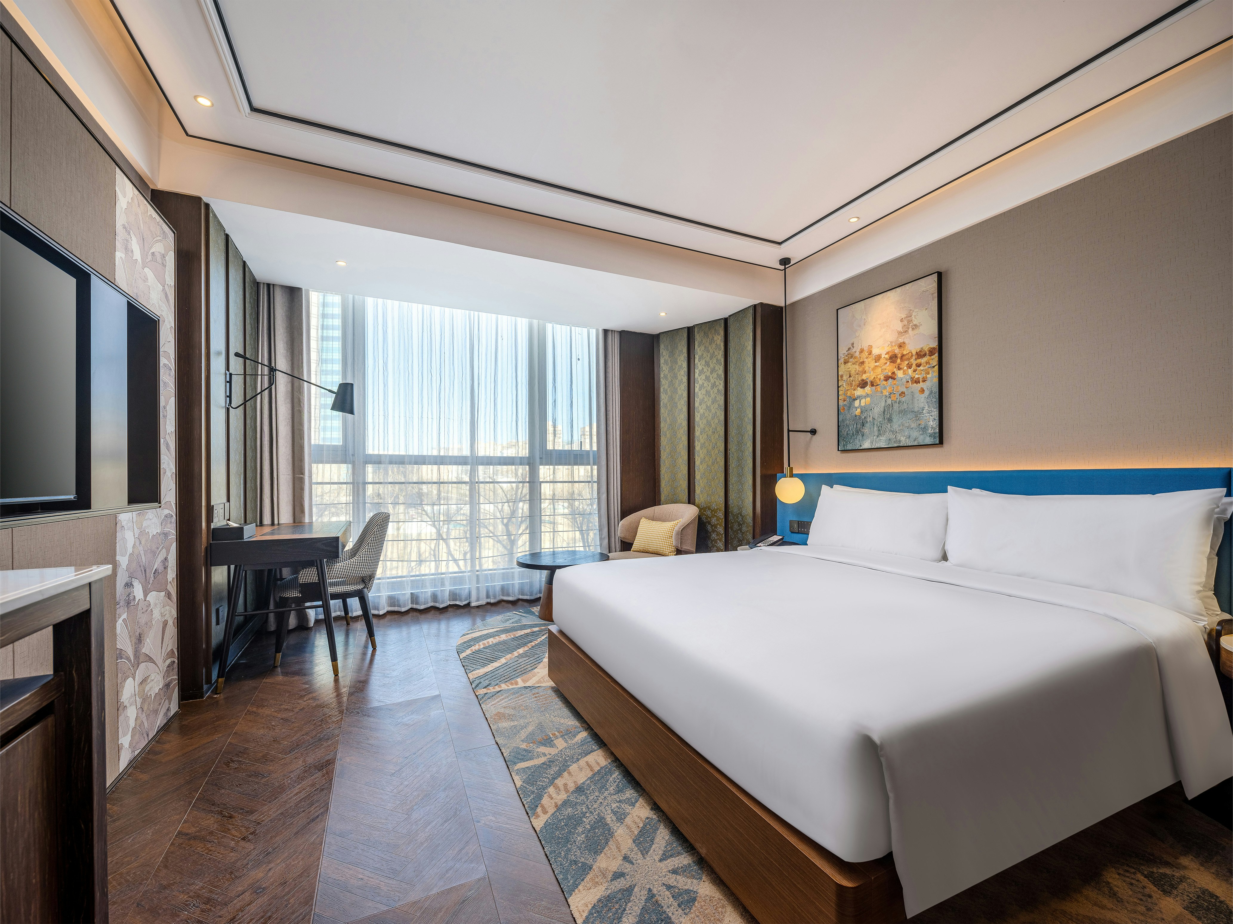 DELUXE, KING BED