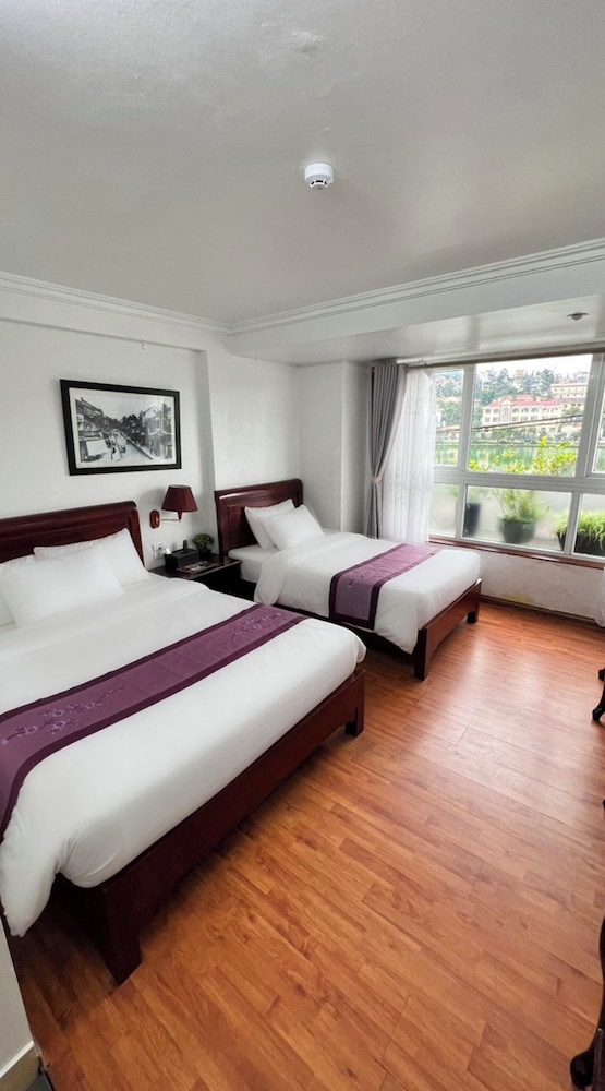 SUPERIOR, DOUBLE OR TWIN BED, LAKE VIEW