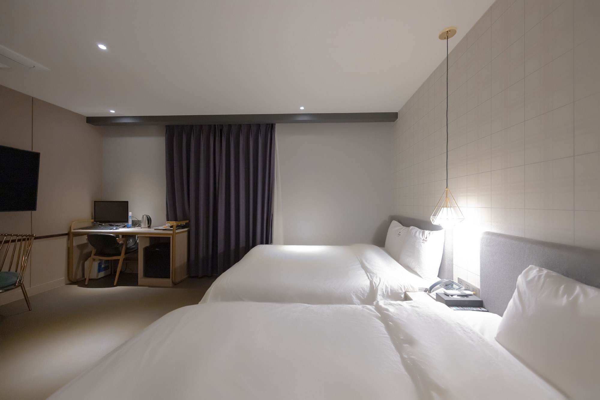 PREMIER, TWIN BEDS