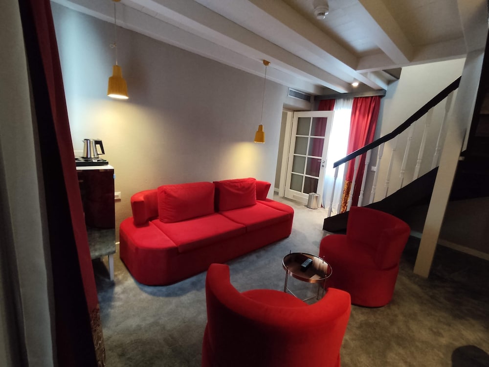 Xii Century Heritage Hotel 46/66