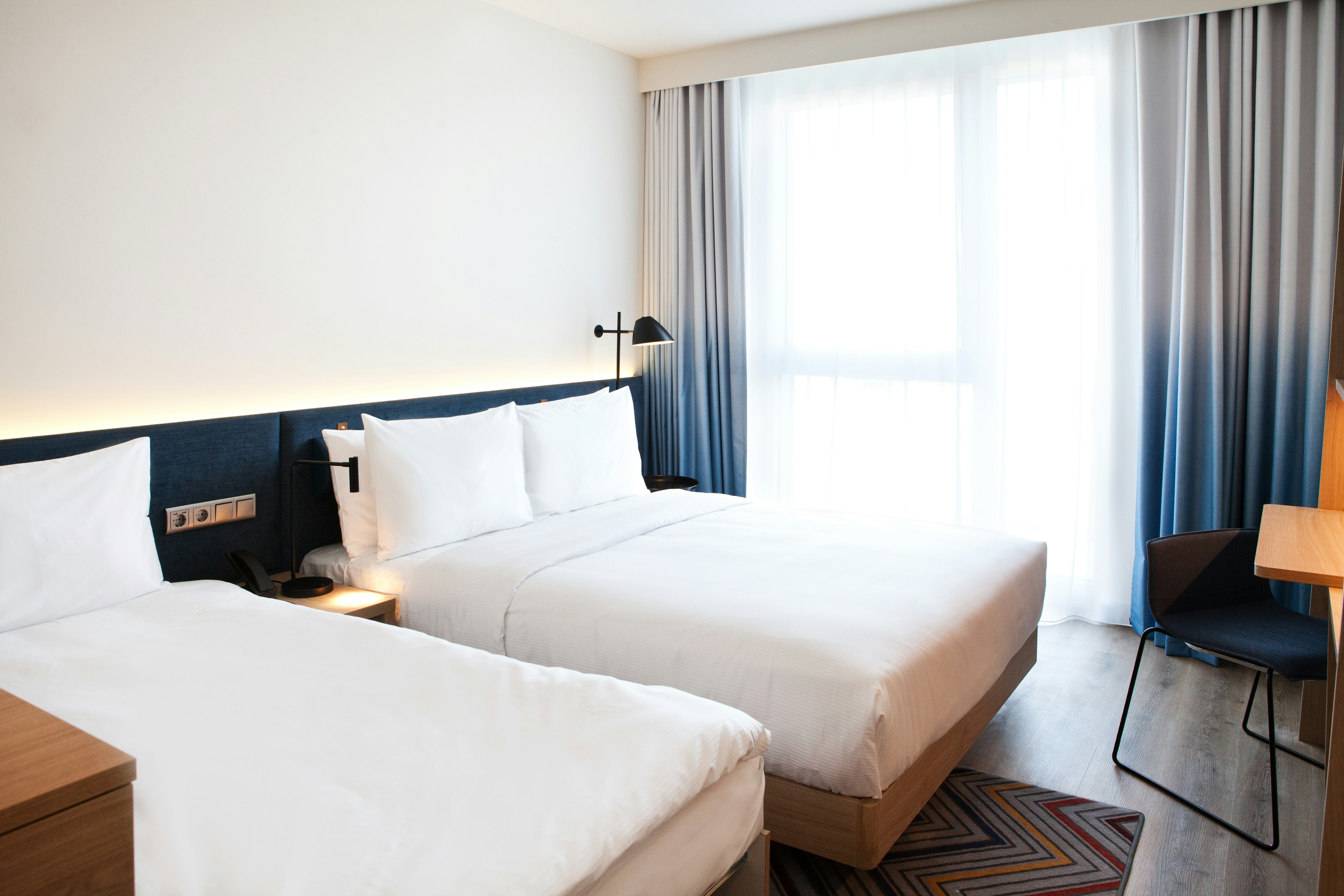 ROOM, QUEEN BED, SOFA