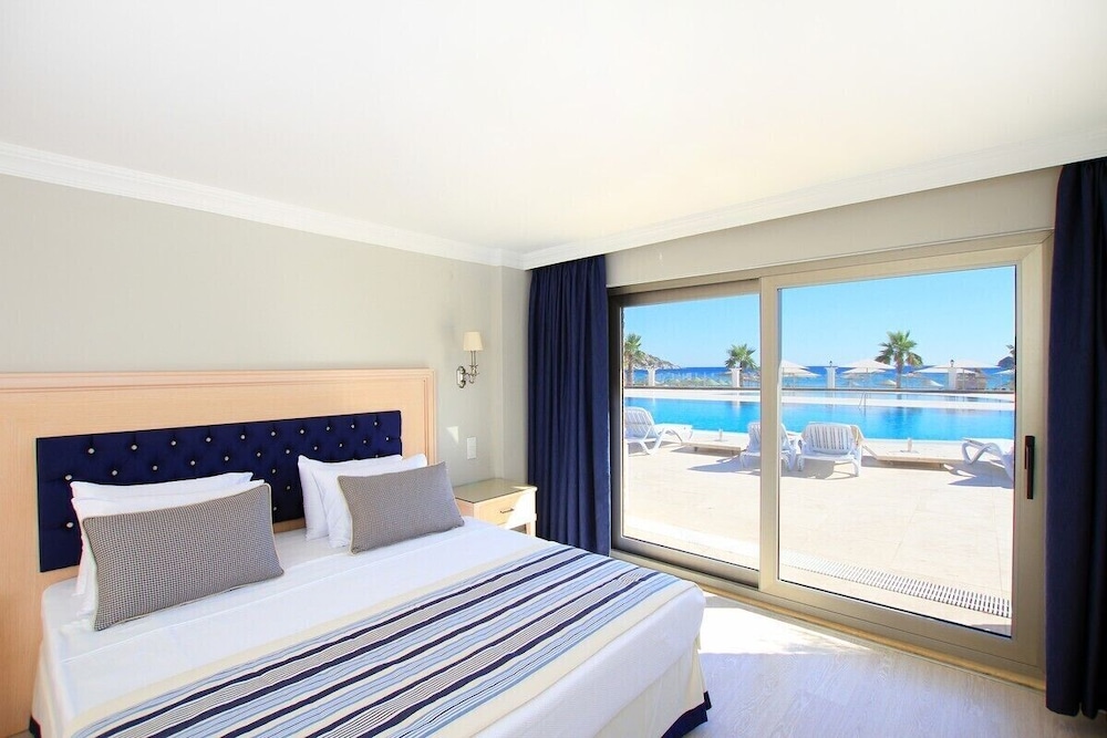 Palm Bay Beach Hotel 34/61