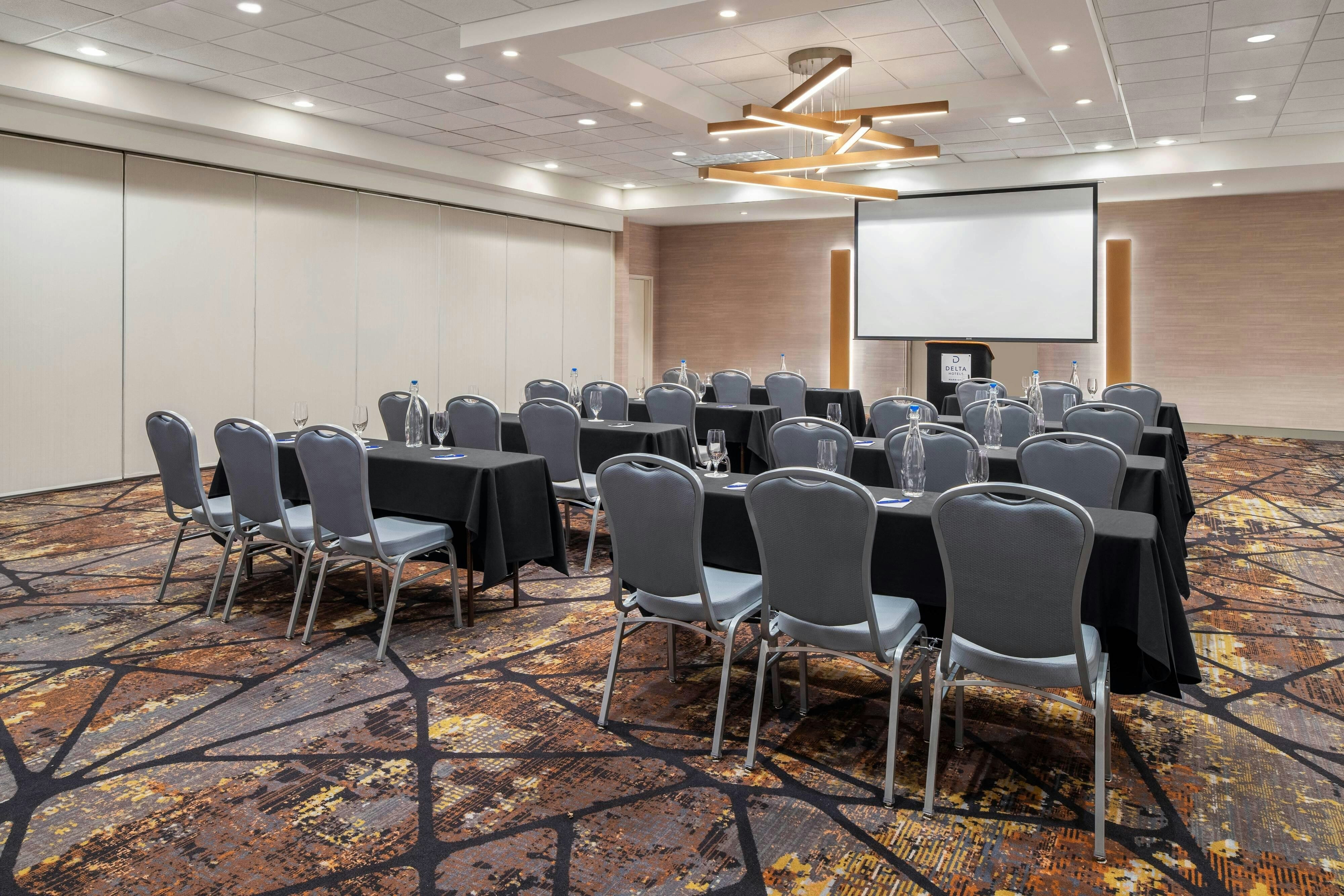 Delta Hotels By Marriott Green Bay 21/26