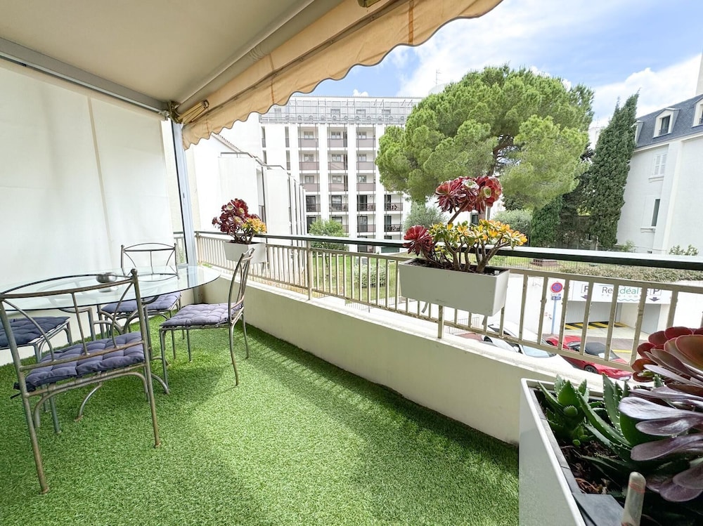 Hotel De Provence 65/70