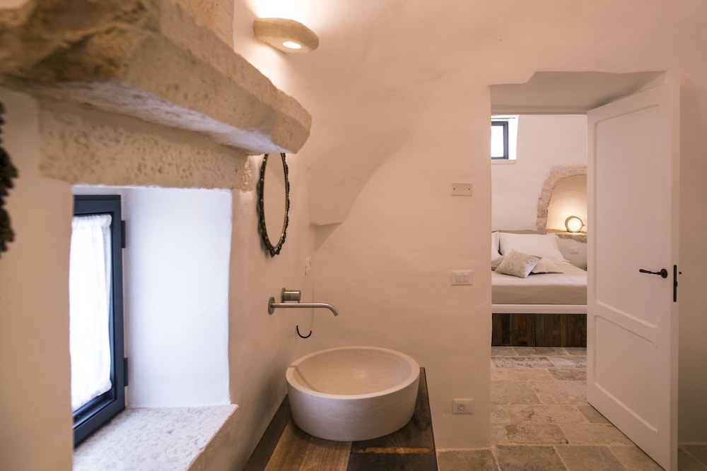 Borgo Canonica 48/50