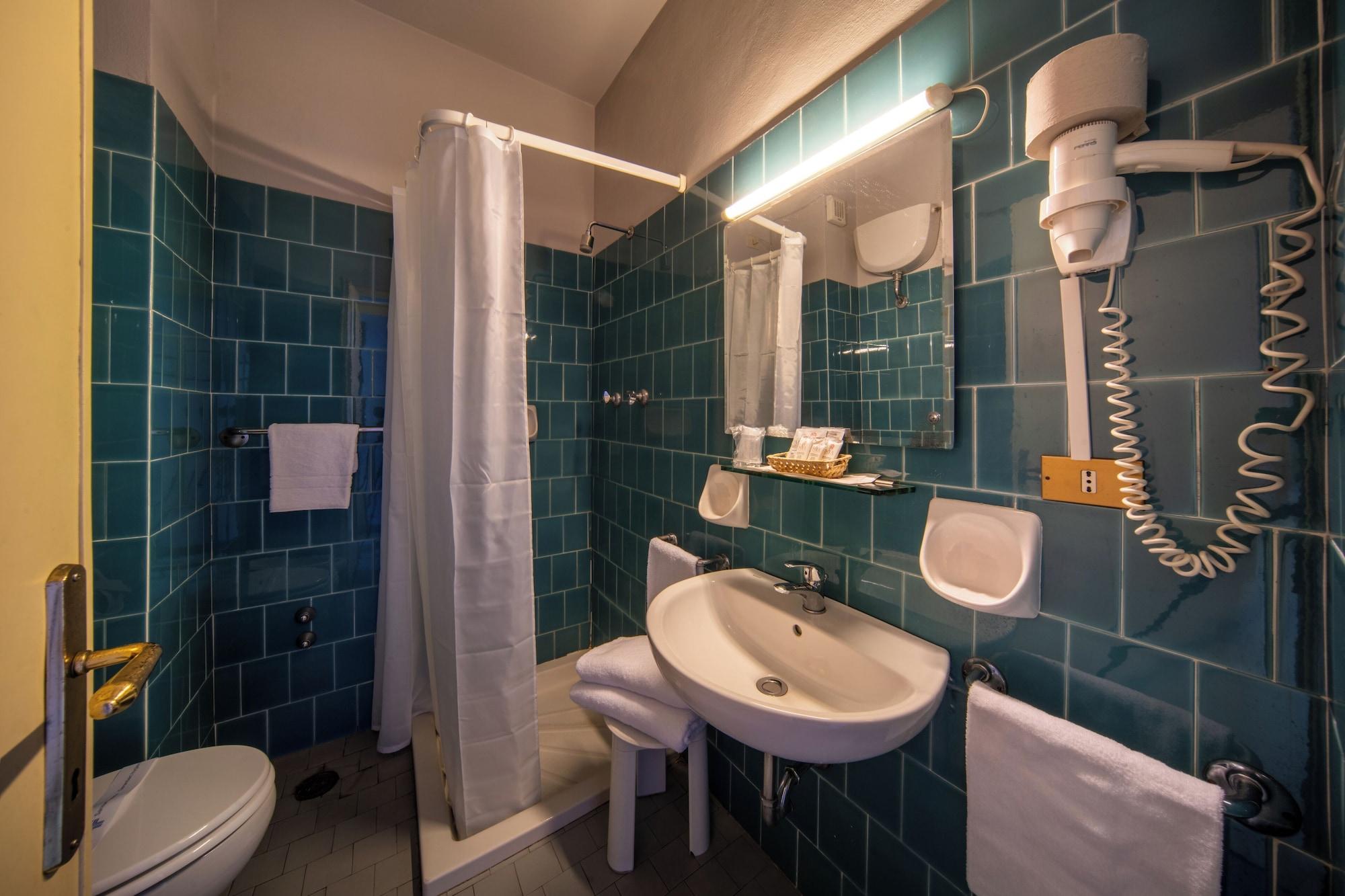غرفة عائلية بإطلالة على النهر، Royal Victoria Hotel Pisa 2/2