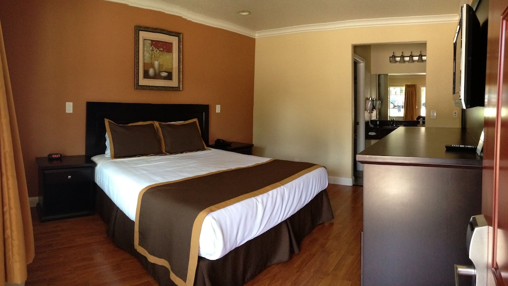 Monterey Surf Inn 21/40