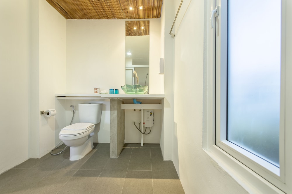 Lucerne Villa Resort 32/34