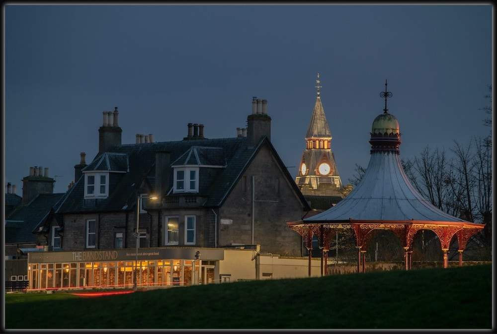 The Bandstand Hotel 5/50