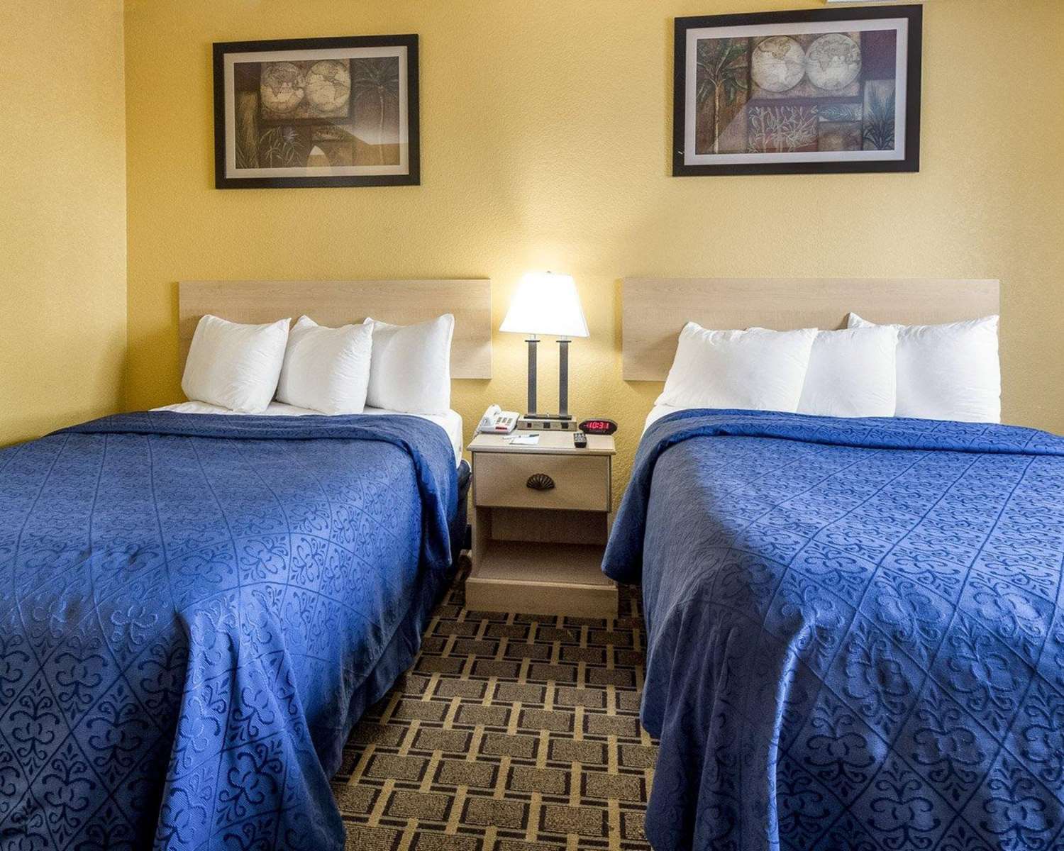 ROOM, 2 DOUBLE BEDS