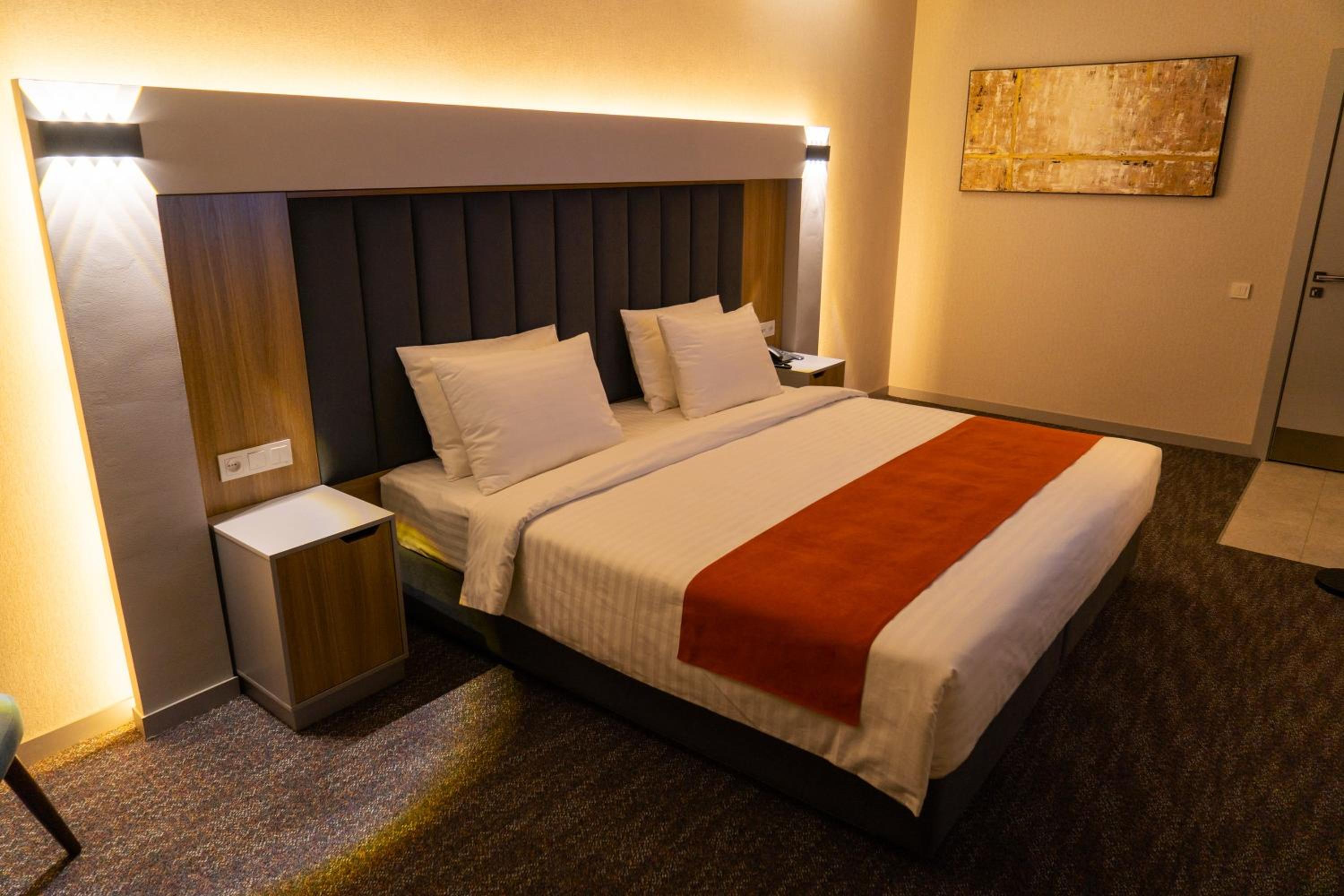 SUITE, KING BED, BALCONY