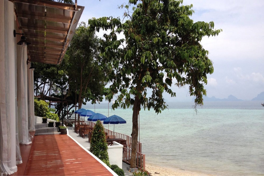 Koh Ngai Cliff Beach Resort 60/61