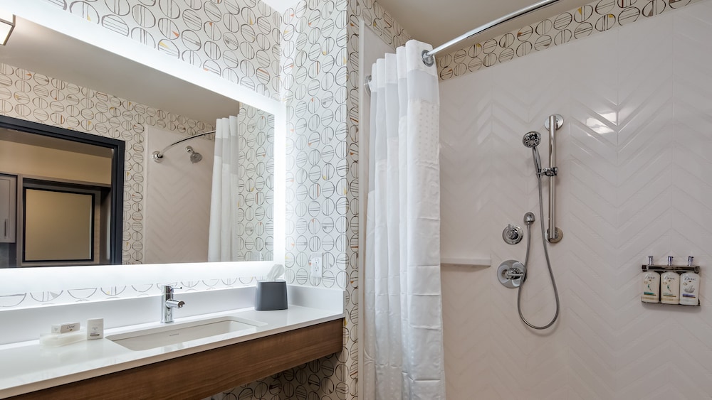 Holiday Inn - Clarksville Northeast, an IHG Hotel 69/69