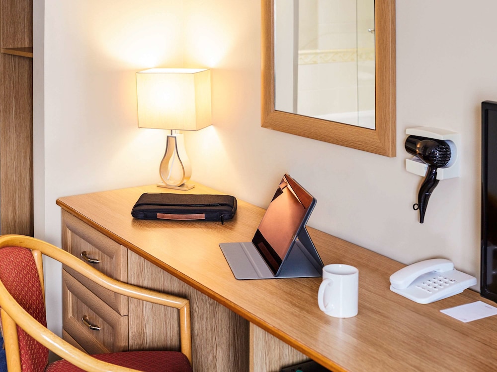 Mercure Newbury West Grange Hotel 56/72