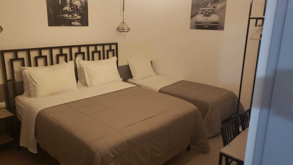 FAMILY, MULTIPLE BEDS
