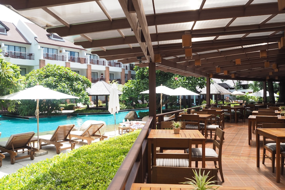 Woodlands Hotel And Resort 54/65