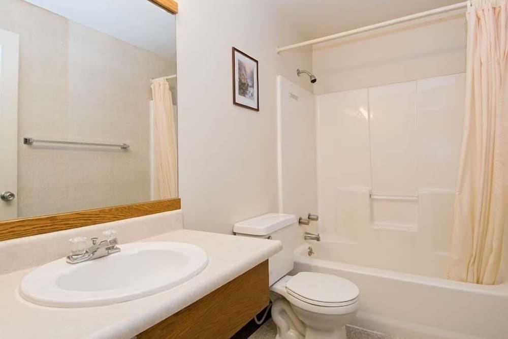 Sequim Bay Lodge 42/43