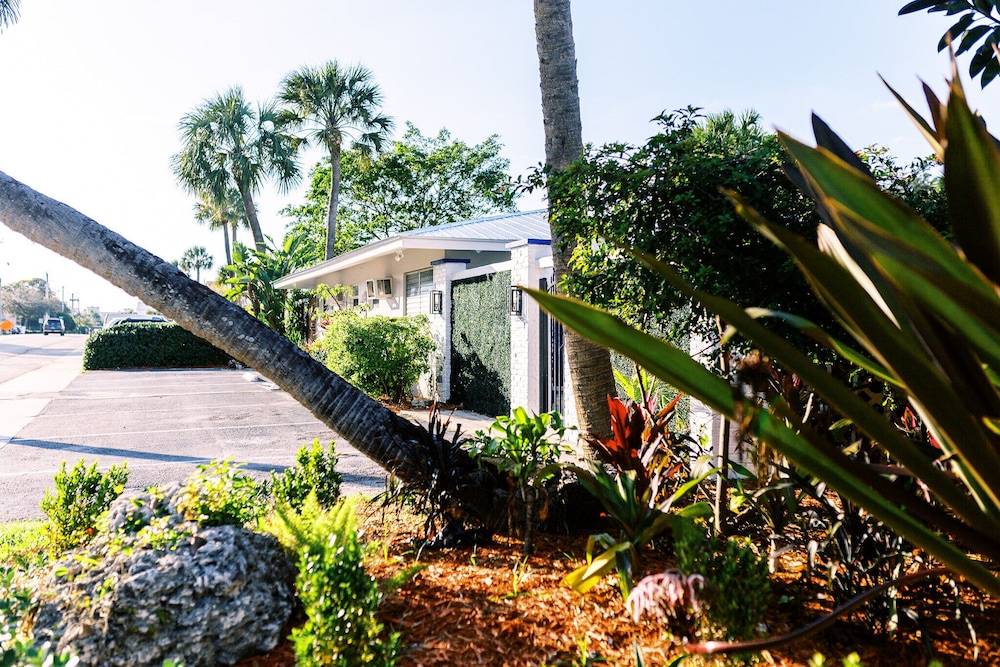 The Bridge at Cordova Boutique Hotel and Hostel 43/51