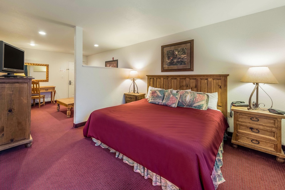 Travelodge by Wyndham Decatur TX 8/39