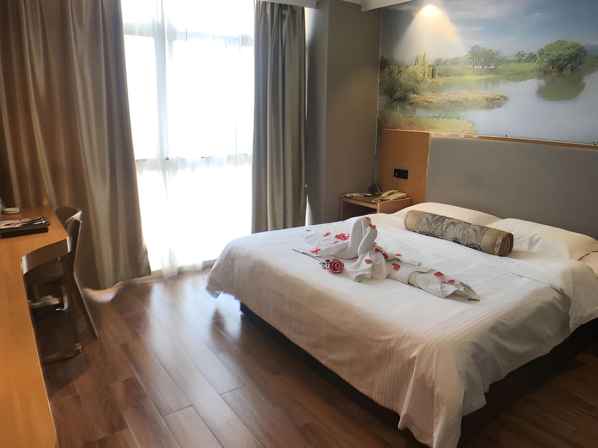 SUPERIOR, DOUBLE BED