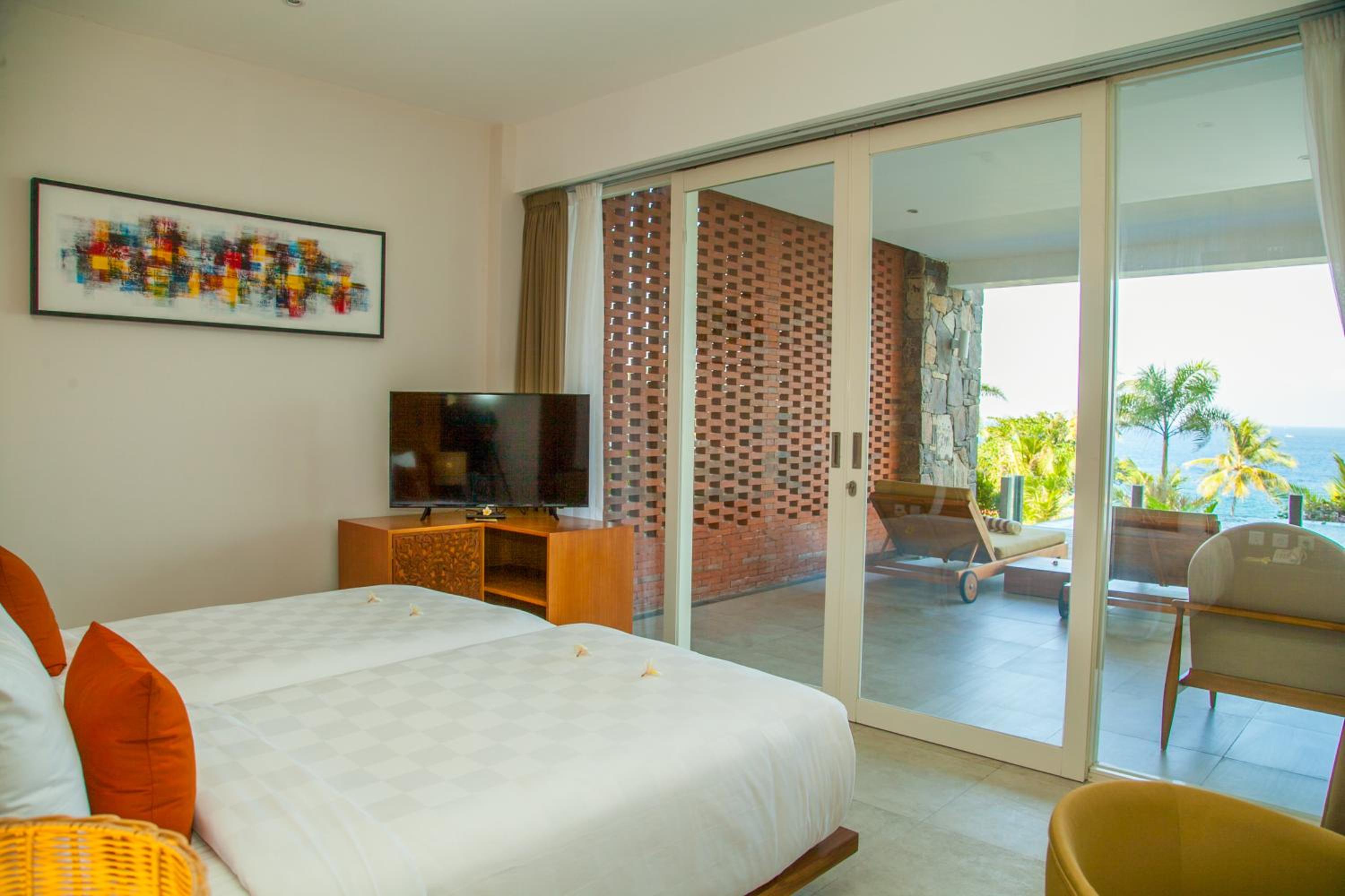 LAGOON, SUITE