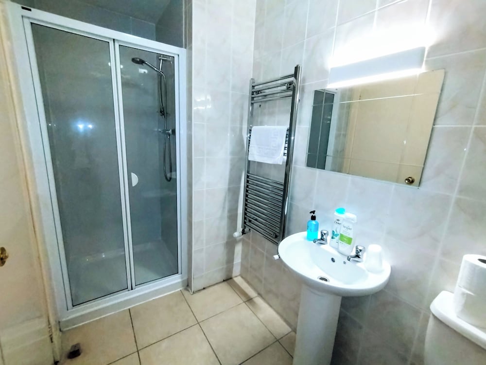 Oyo Gin House Hotel 42/50