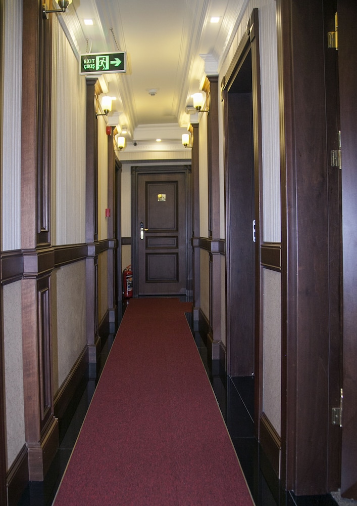 Golden Pen Hotel 37/45