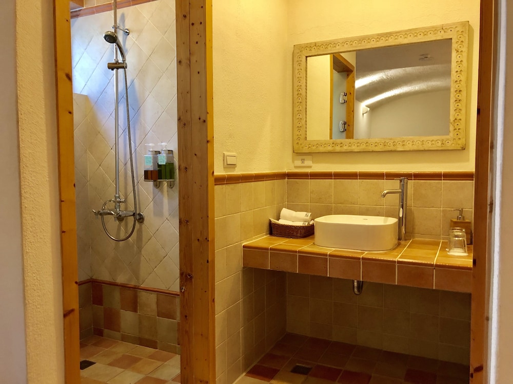 Spoondrift Hostal 37/49