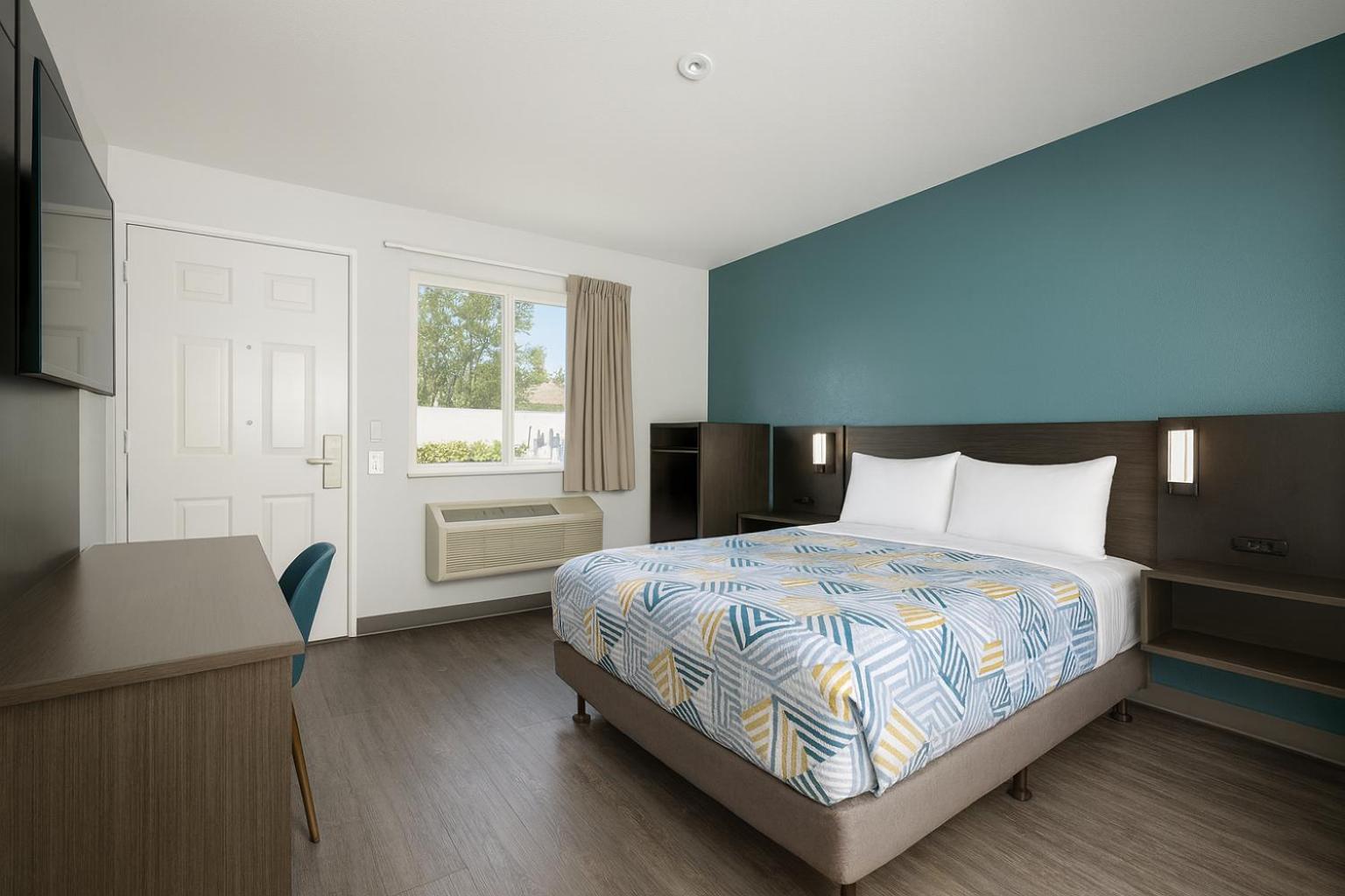 1 Full Bed - ADA/RI Shower