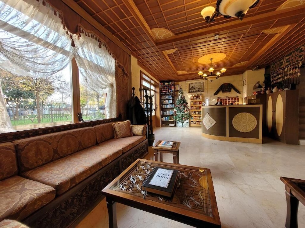 Saruhan Hotel 38/57