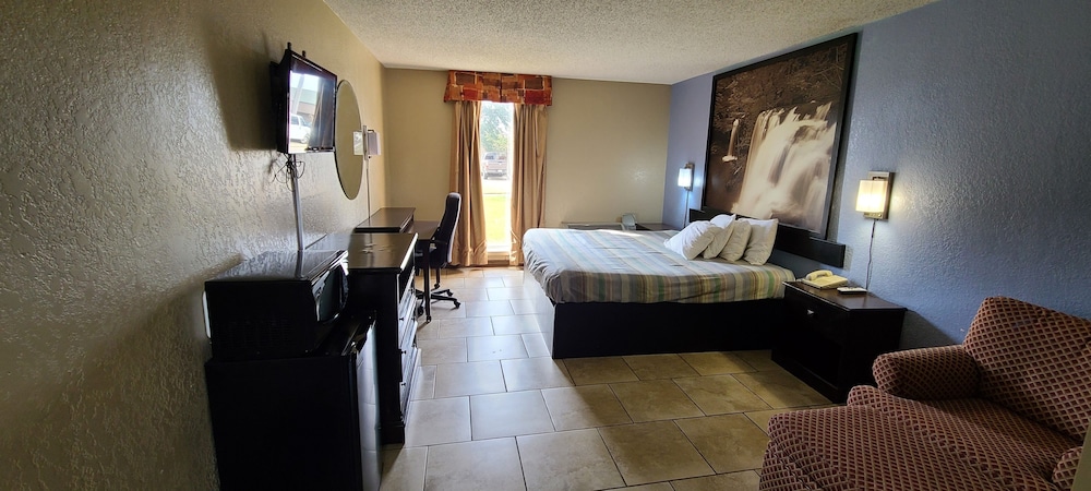 Fairview Inn Suites 17/40