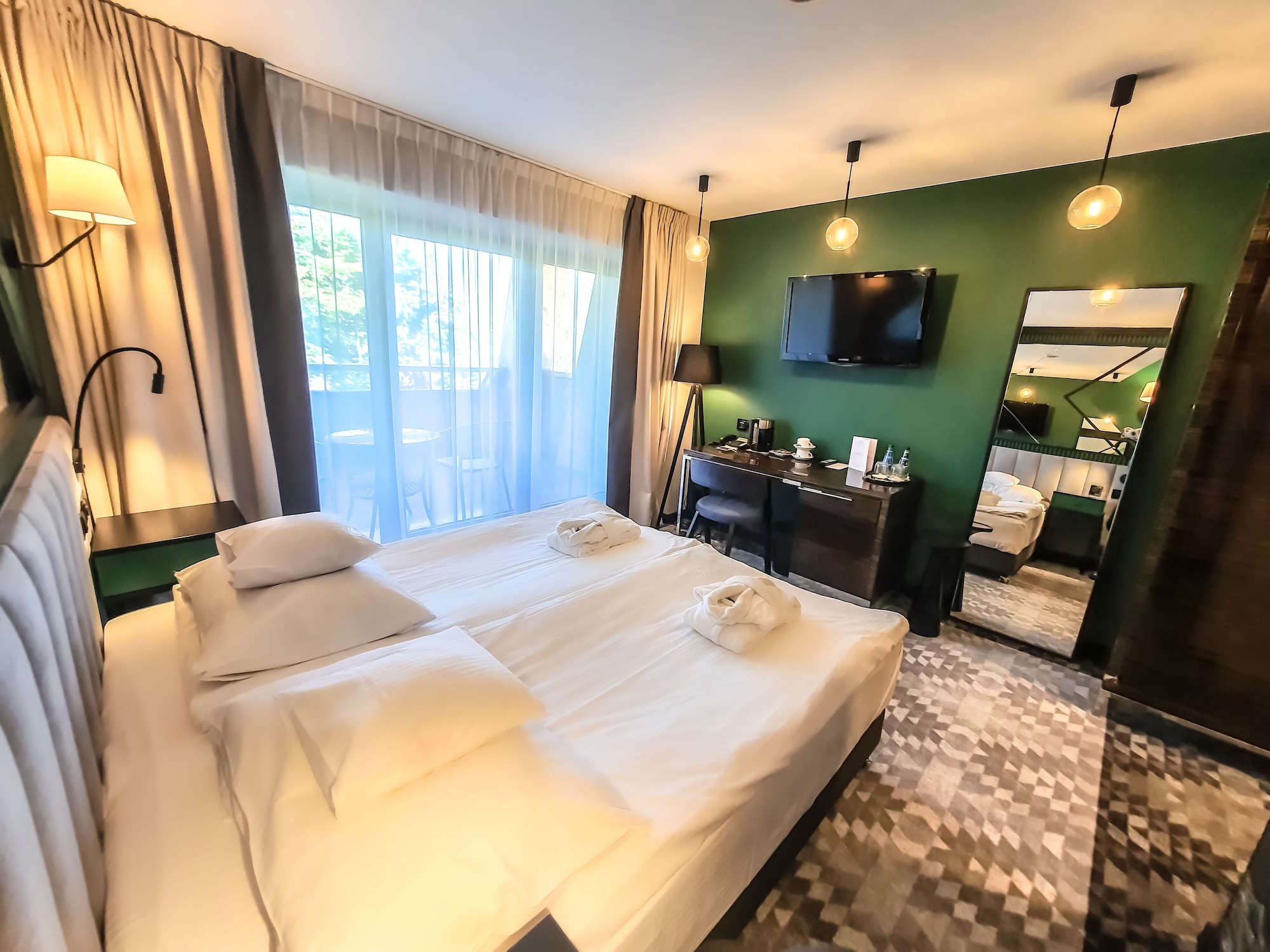 DELUXE, DOUBLE OR TWIN BED, BALCONY