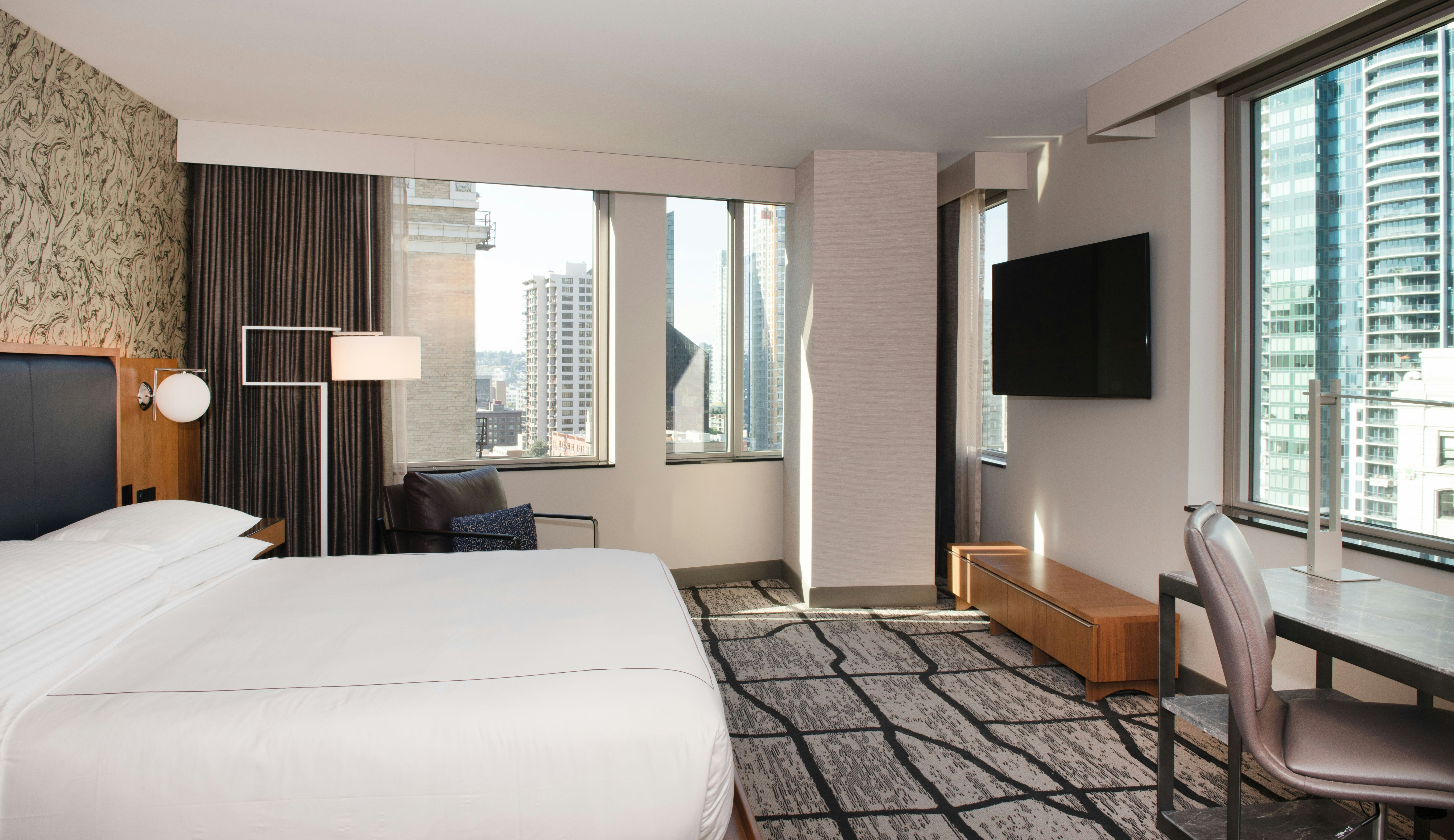 ROOM, KING BED, CITY VIEW, CORNER