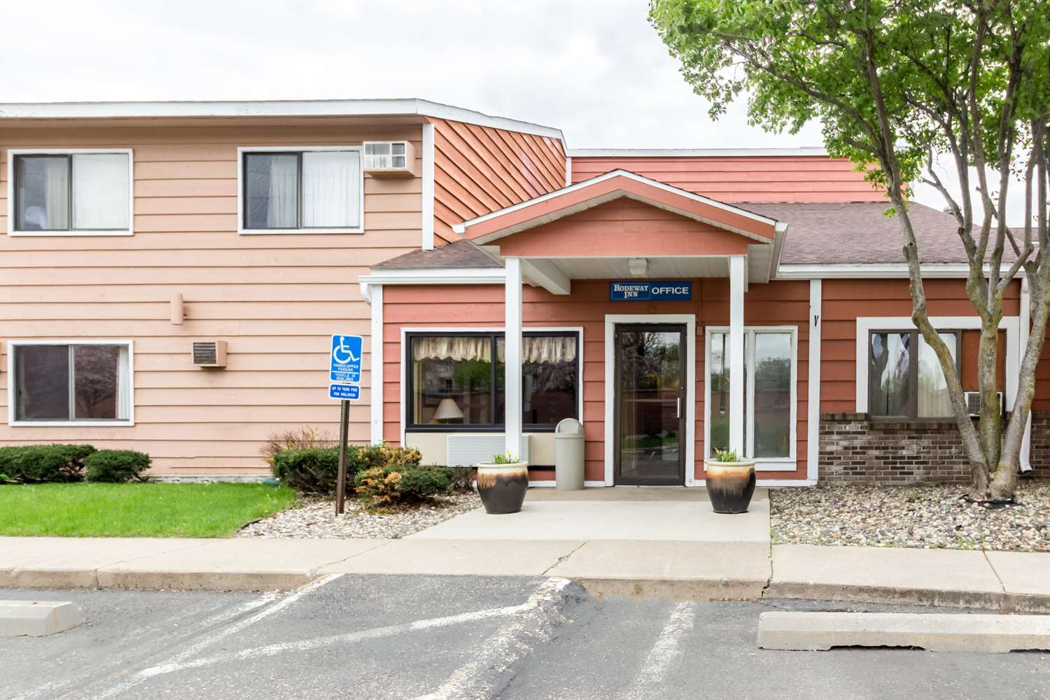 Rodeway Inn Red Wing, MN 2/44