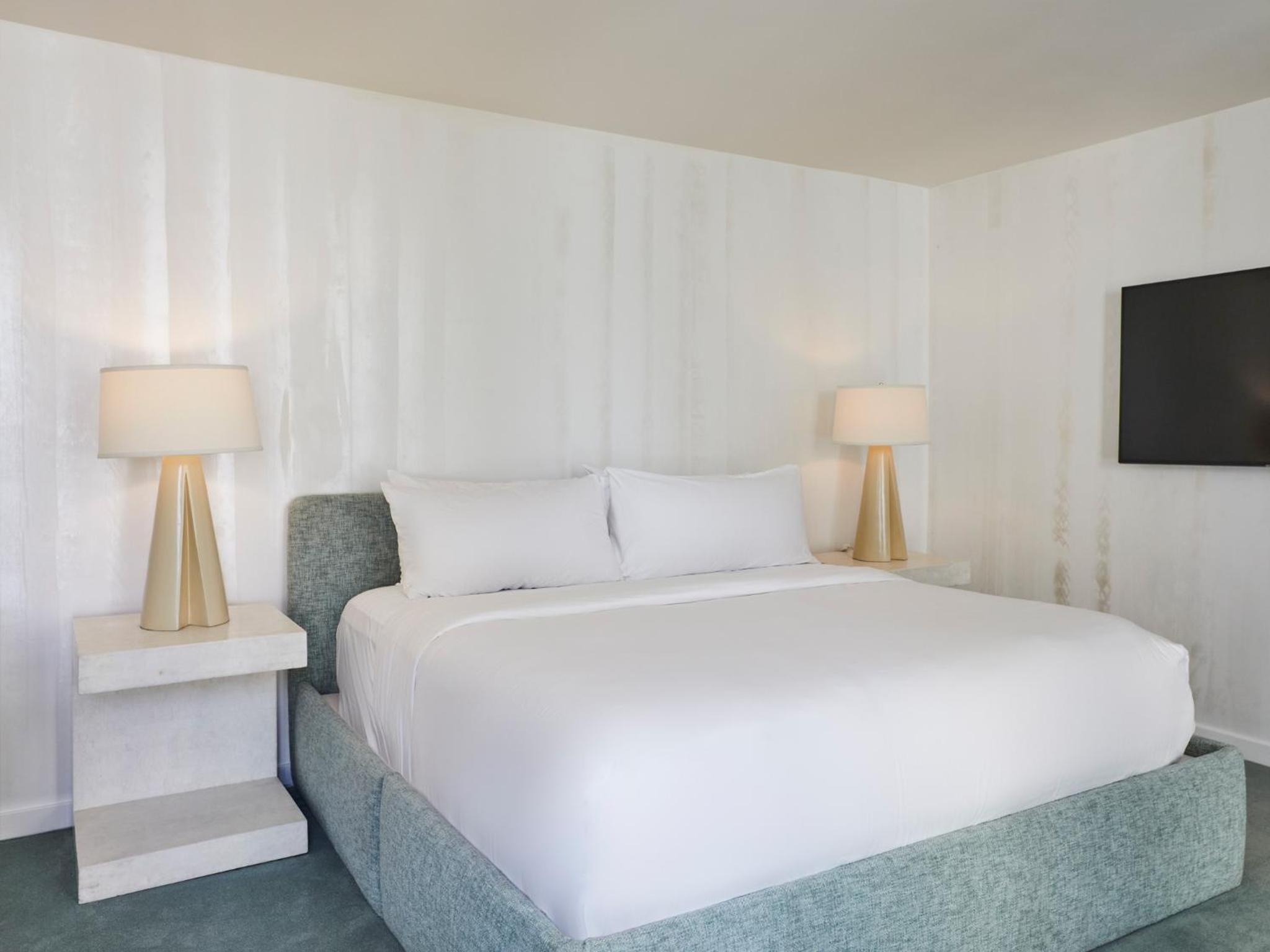 Beverly, Guest Room, Classic, King Bed