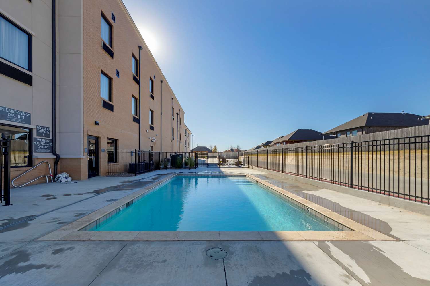 Comfort Inn and Suites Harrah 21/23