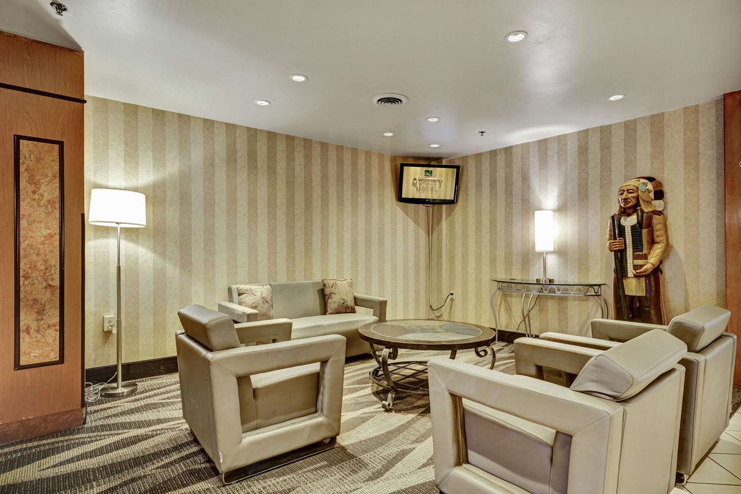 Quality Hotel & Suites At The Falls 36/51