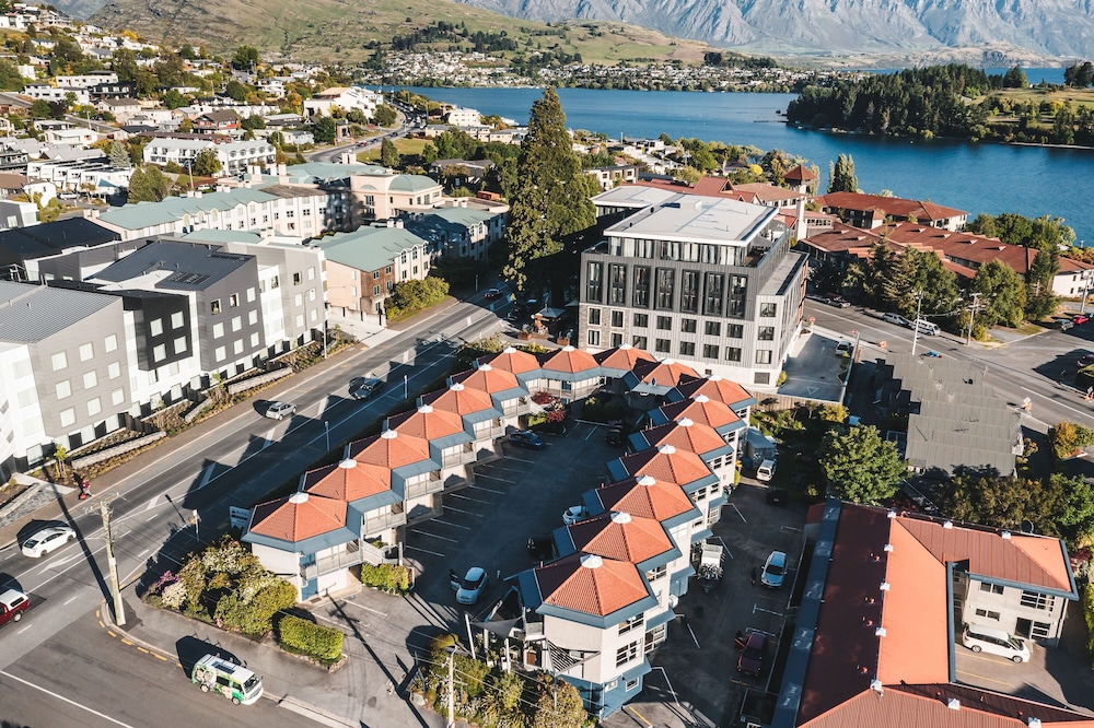Blue Peaks Lodge and Apartments 53/63