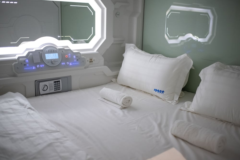Space Hotel 20/50