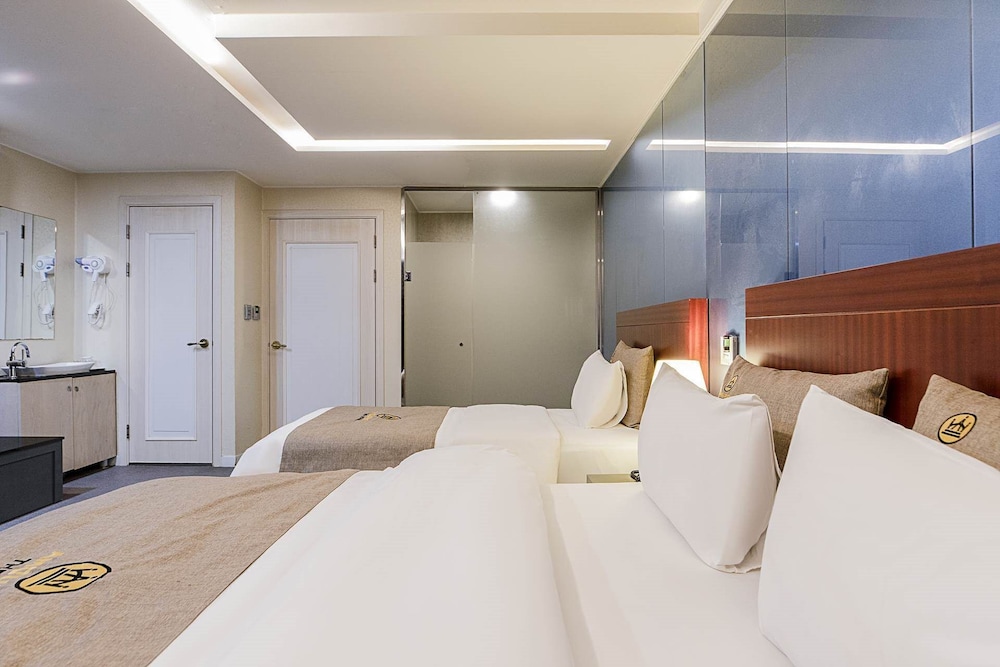 Amourex Hotel 10/49