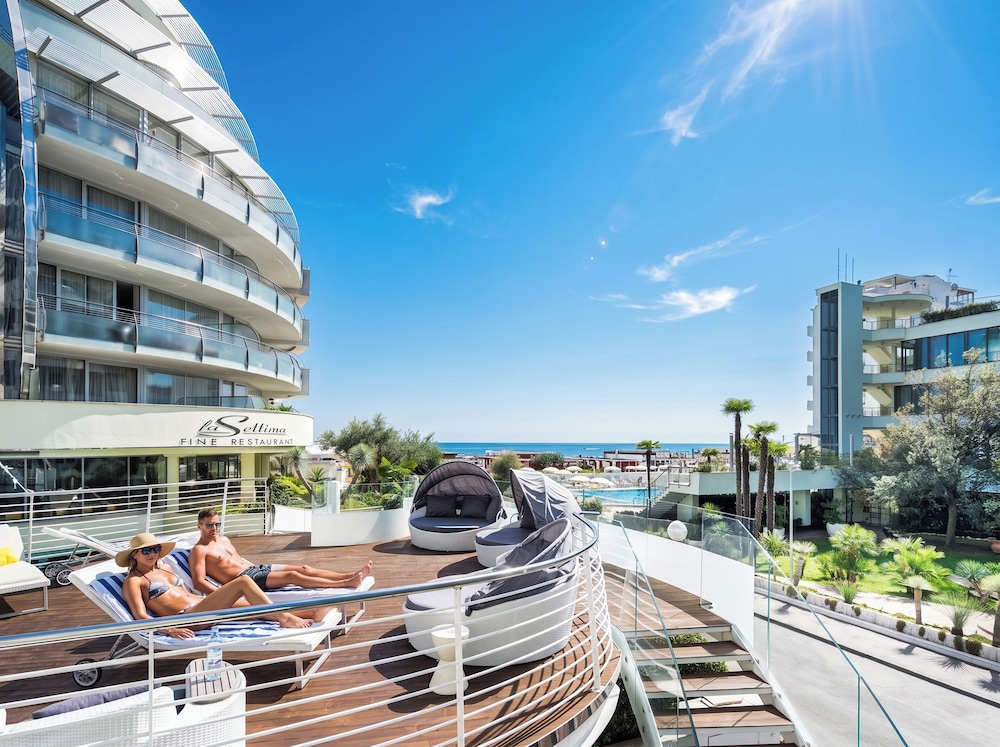 Hotel Premier & Suites 52/60