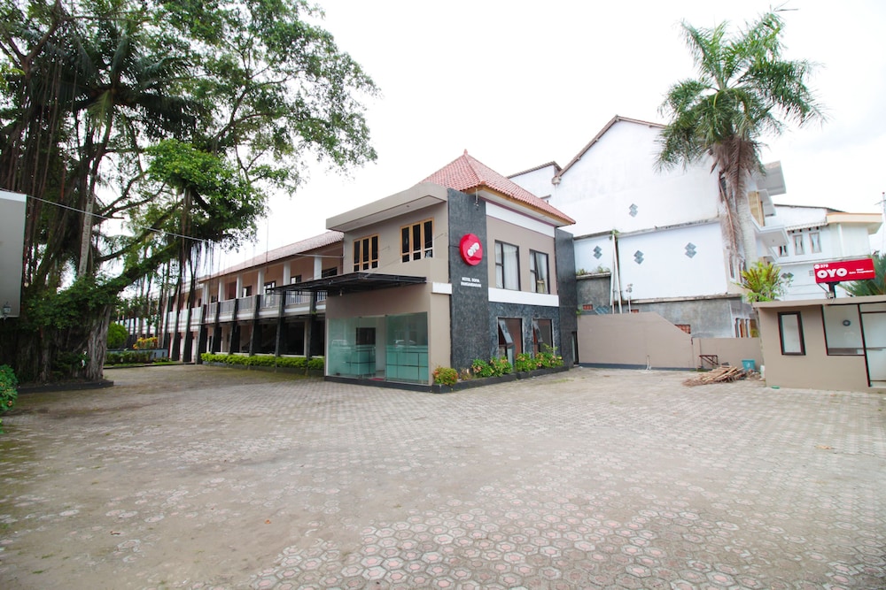RedDoorz Plus At Hotel Sofia Pangandaran 21/27
