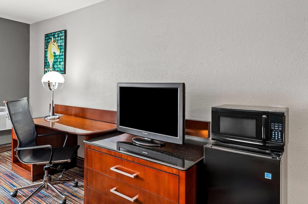 Travelodge By Wyndham Bloomington 49/62
